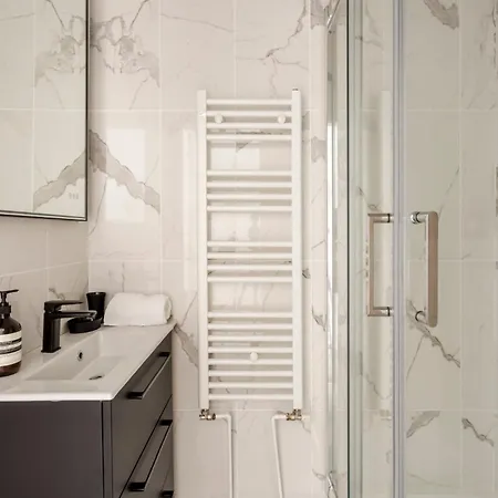 Square Villaret شقة فندقية باريس