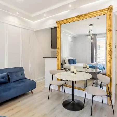 Square Villaret باريس